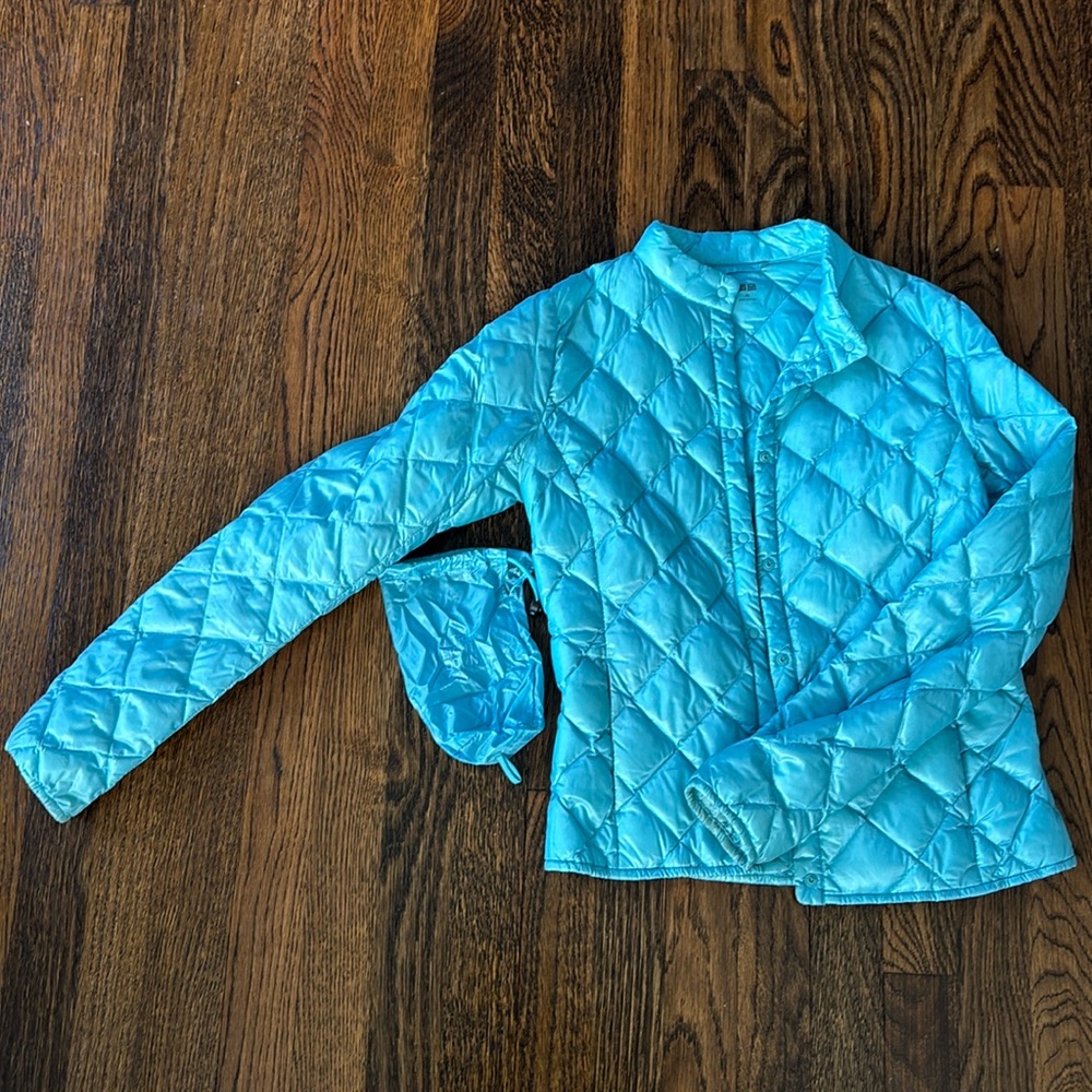 Women’s Blue Uniqlo, extra small quilted ultra light down jacket
